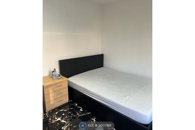 Room to rent in Cumberland Avenue, Slough