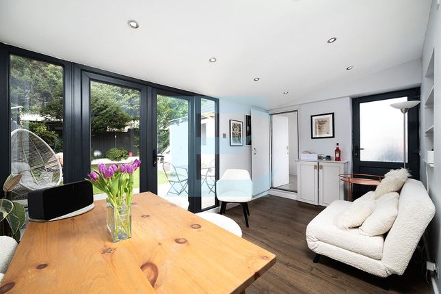 4, Tithe Close, London photo 4
