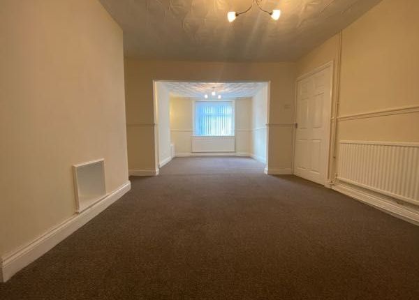 41 Castle Street, Abertillery photo 4