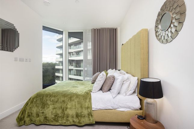 Flat for sale in Sophora House, Vista Chelsea Bridge, London