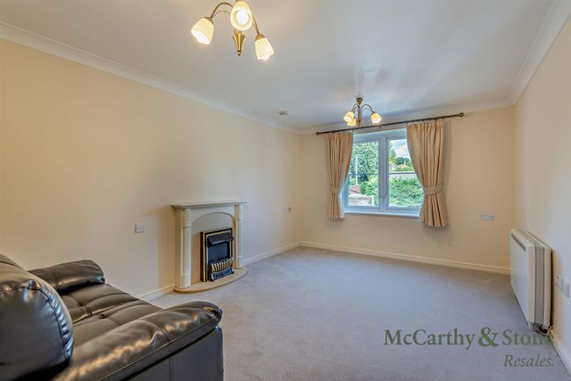 1-bed flat on 31 Portman Court, Grange Road, Uckfield, £115,000