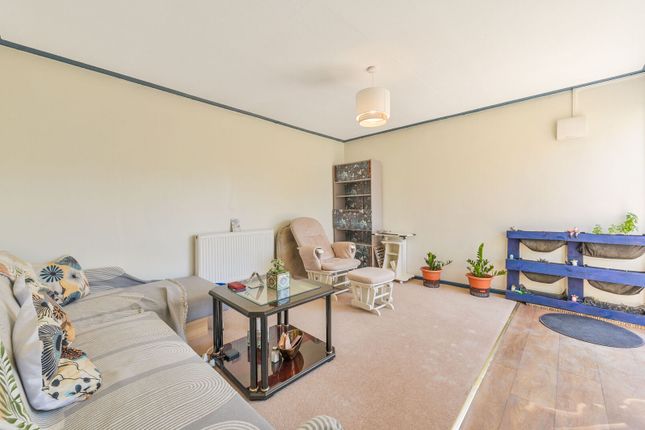 Allingham Close, Ealing photo 4
