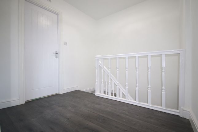 26 Harlesden Walk, Romford photo 5