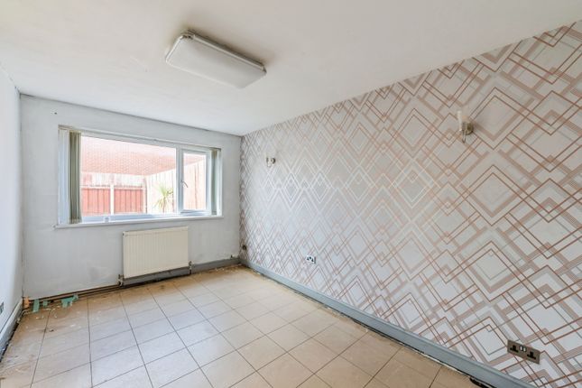 25, Swinderby Garth, Hull photo 2
