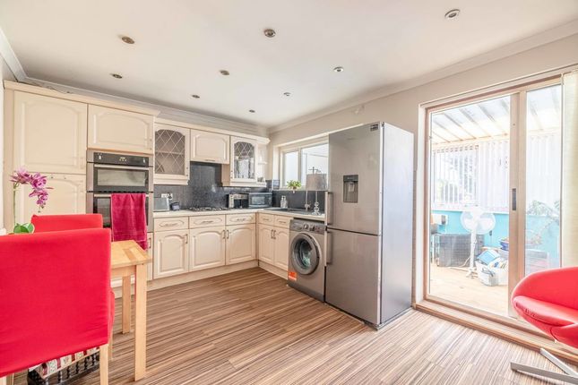 36, Salt Hill Way, Slough photo 3