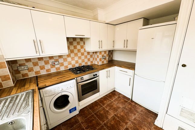 Flat to rent in Fleetwood Close, Croydon