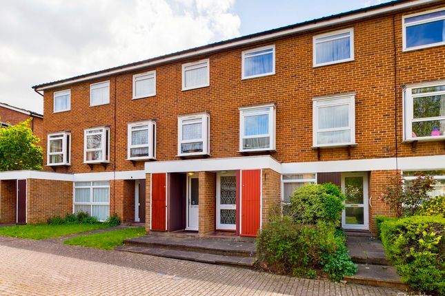 Thumbnail Maisonette for sale in Cotelands, Croydon