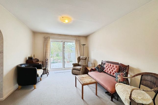 76 Kenilworth Road, Edgware photo 2