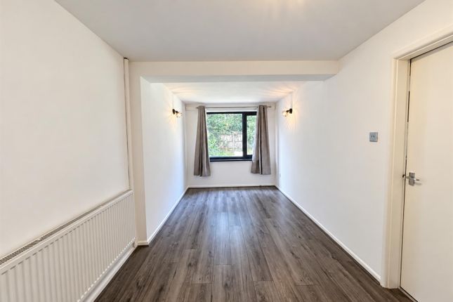 18, Poukhill Close, Walsall photo 4