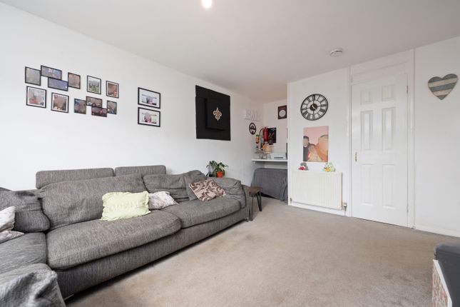 33, Meldrum Court, Dunfermline photo 4
