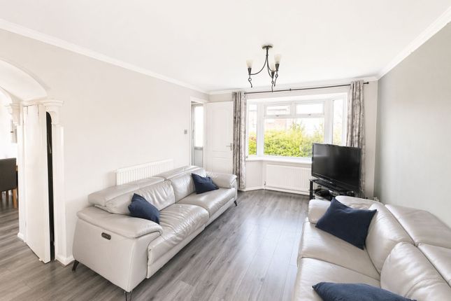 6, Edgehill Close, Bradford photo 4