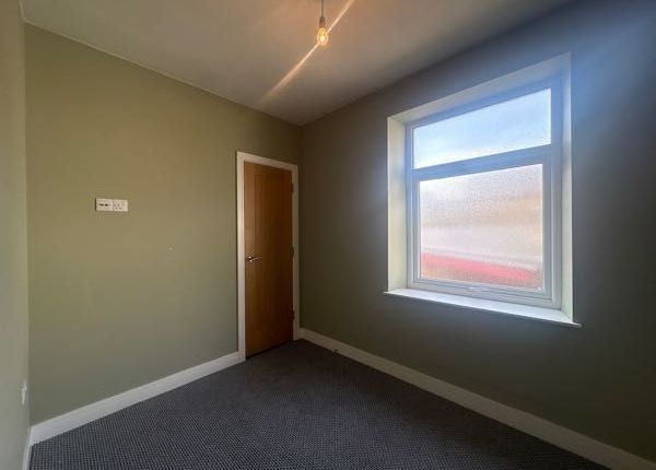 Flat 1 6 The Circle, Tredegar photo 5