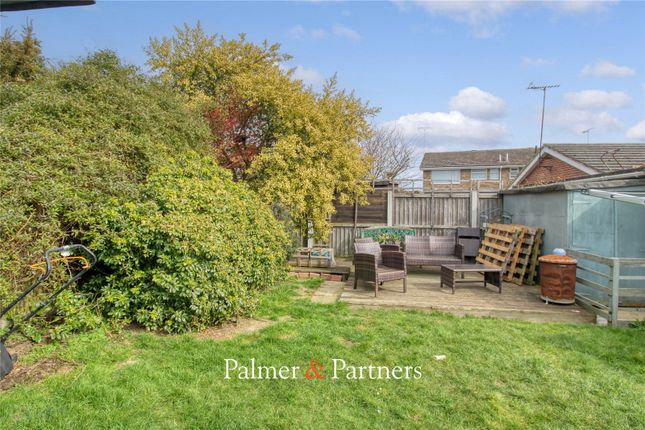 17, Poplar Grove, Essex photo 3