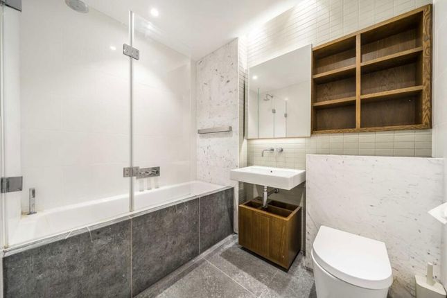 Apartment 3.4, Dominion House, 59 Bartholomew Close, London photo 2