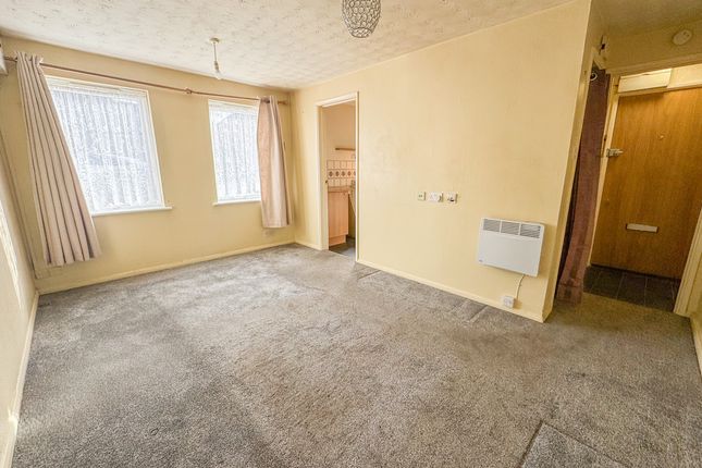 46, Woodstock Crescent, Hockley photo 2