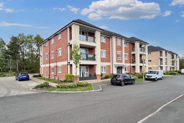 Thumbnail Flat for sale in Kingfisher House, Hurst Avenue, Blackwater, Camberley