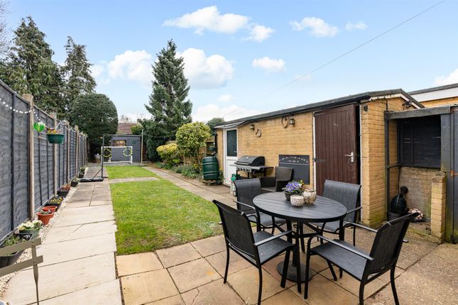 48, Middlefield, Welwyn Garden City photo 2