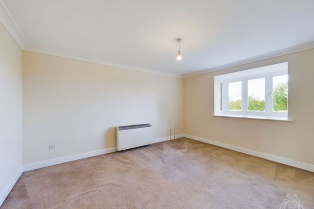 Flat to rent in Danbury Crescent, South Ockendon