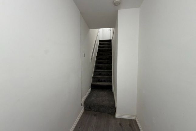 64a, Oldham Road, Manchester photo 2