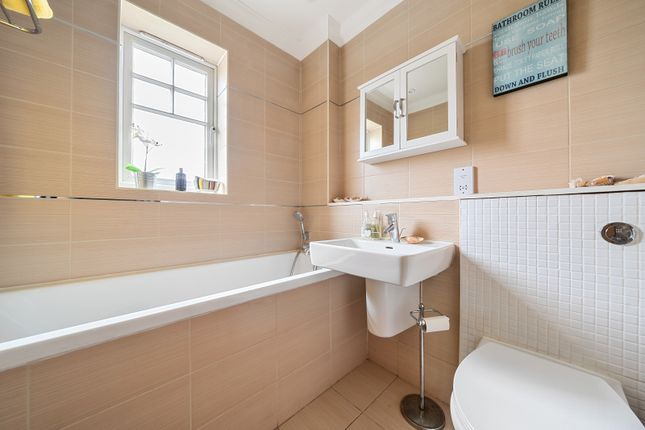 Flat for sale in Portsmouth Road, Ripley