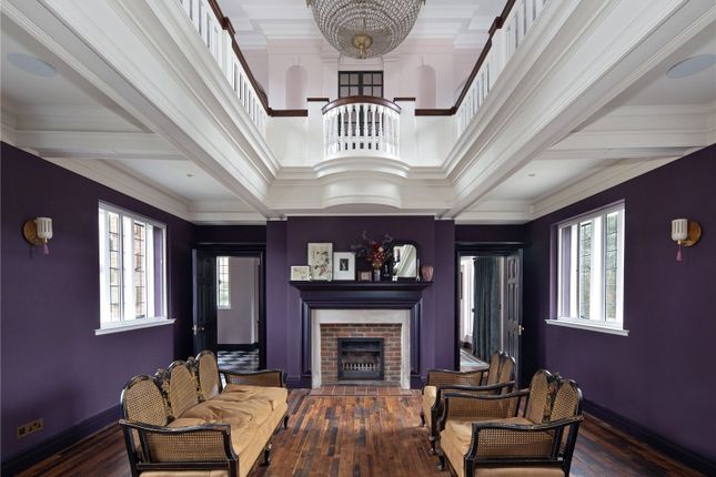 Galleried Loung