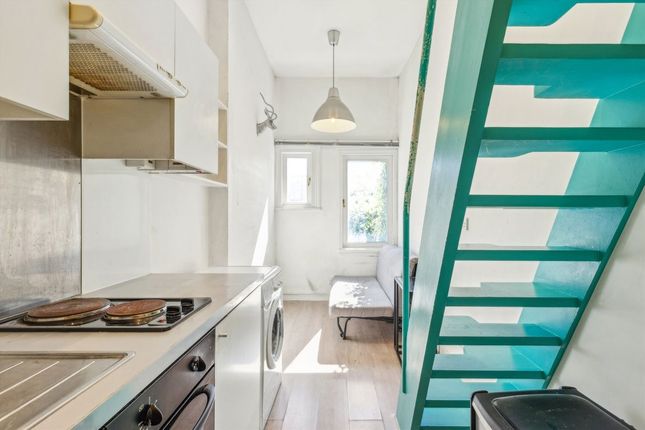 Flat 2, 11, Gwendwr Road, London photo 4