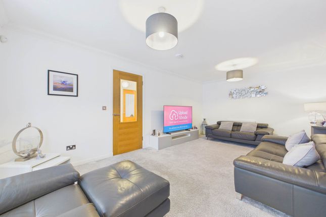 Herbison Crescent, Shotts photo 3