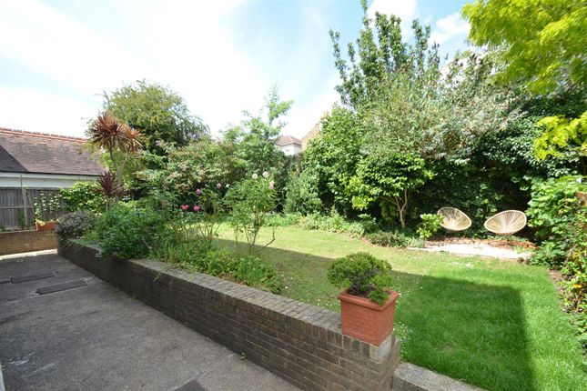 Flat for sale in Cliff Parade, Leigh-On-Sea