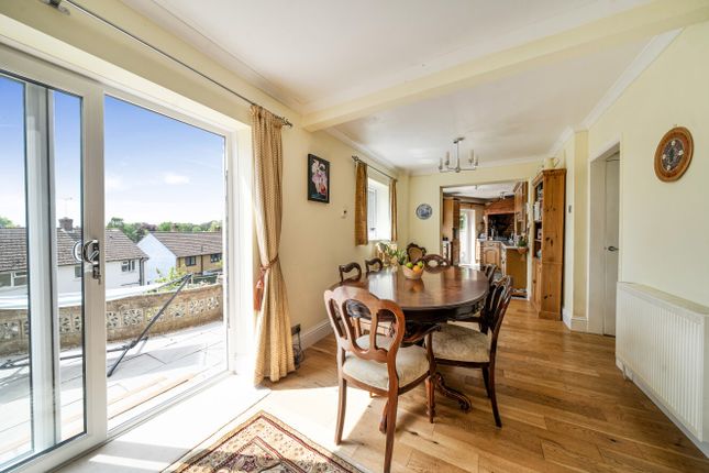 16, Fernhill Close, Surrey photo 3