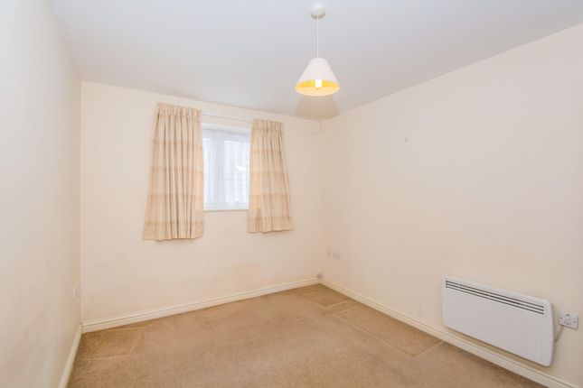 Flat to rent in Clifton House, Broadway, Roath