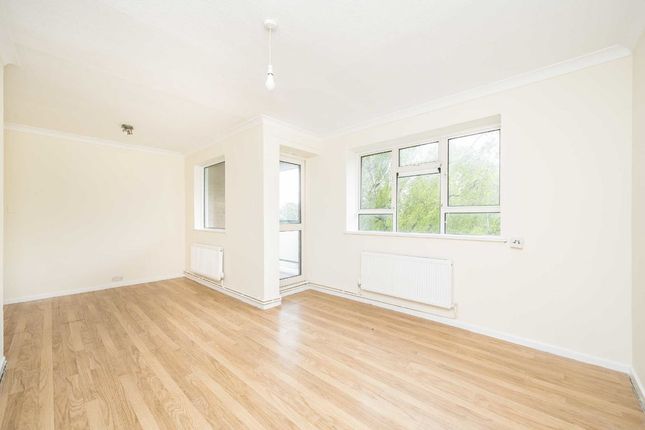 Flat to rent in London Road, London
