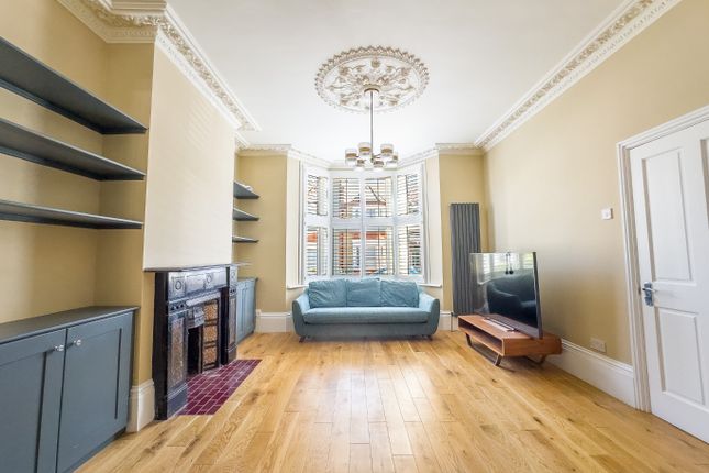 116, Woodhill, London photo 2