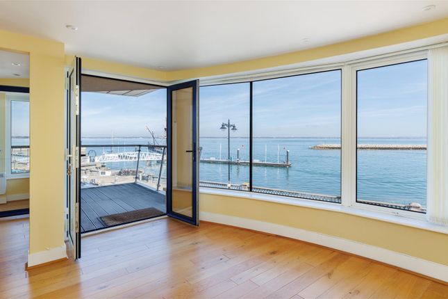 Apt 14, Number One, The Parade, Cowes photo 4