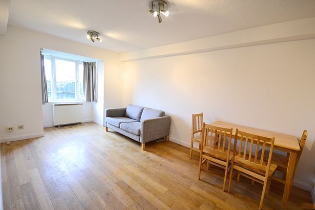 Flat to rent in Sterling Gardens, New Cross