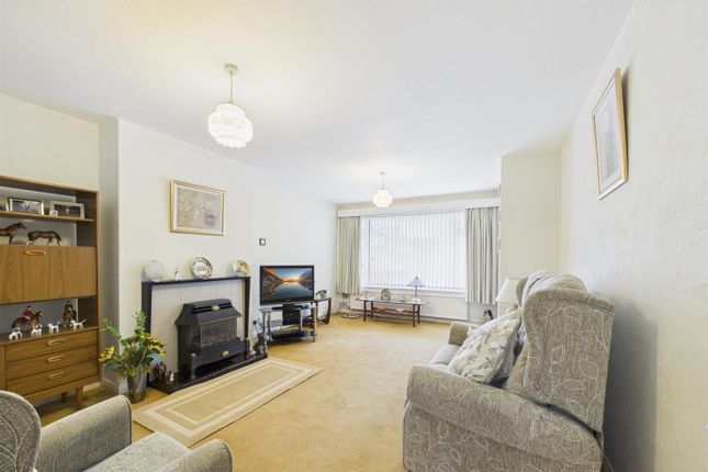 218, Broughton Avenue, Aylesbury photo 2