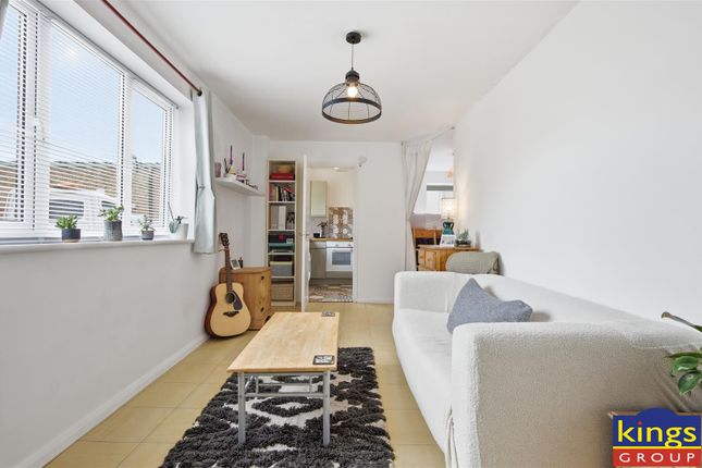 23, Liden Close, London photo 3
