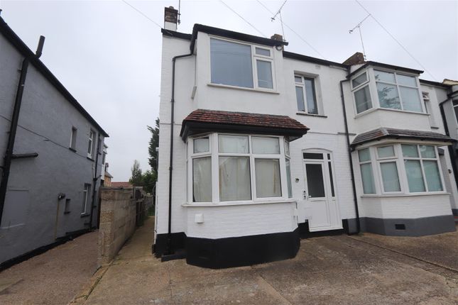 Thumbnail Flat to rent in Seaforth Avenue, Southend-On-Sea