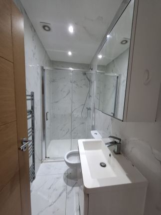 88, Flat 4, High Street, London photo 5