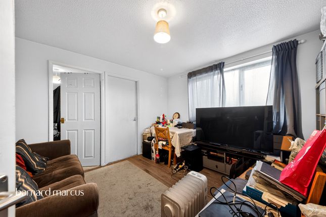 84, Barbot Close, London photo 3