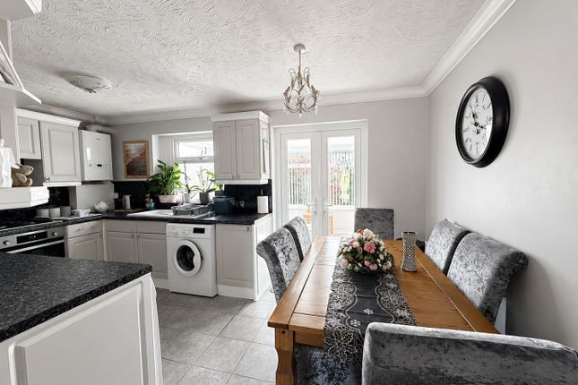 31, Norman Close, Clacton-on-Sea photo 4