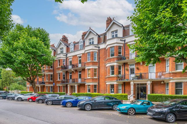 Flat to rent in Castellain Road, Maida Vale, London