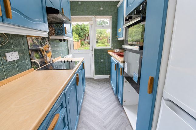 64, Kingshill Avenue, Romford photo 5