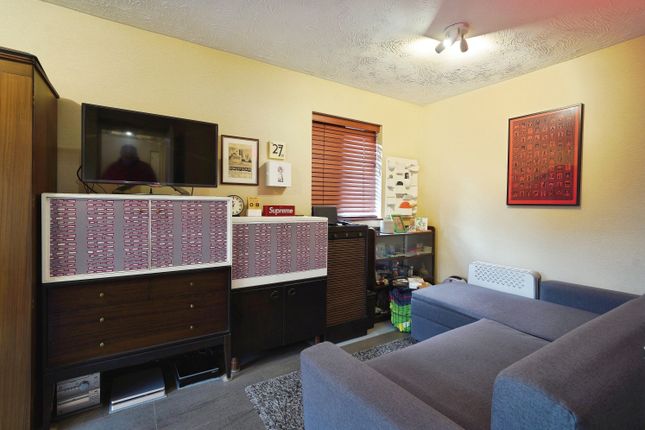Flat 27/Castle Court,, Sydenham Road, Bell Green photo 3