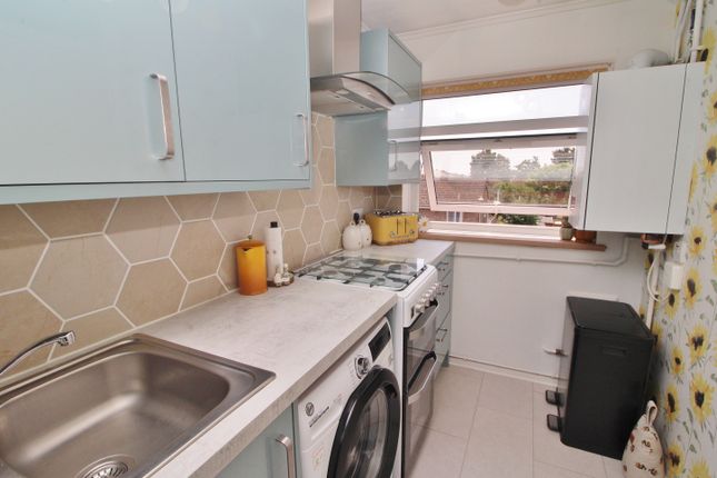 Flat 43 The Forum, Chidham Close, Havant photo 3