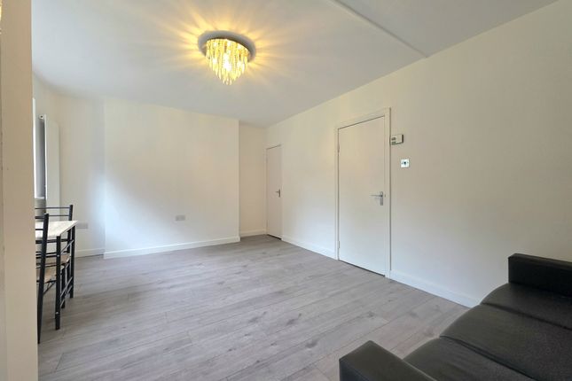 Flat 7, Strafford House, London photo 4