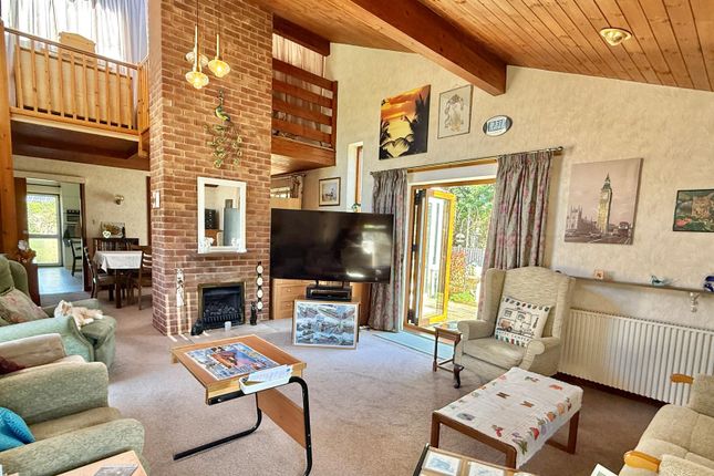 17 Grosvenor Close, Ashley Heath, Ringwood photo 4