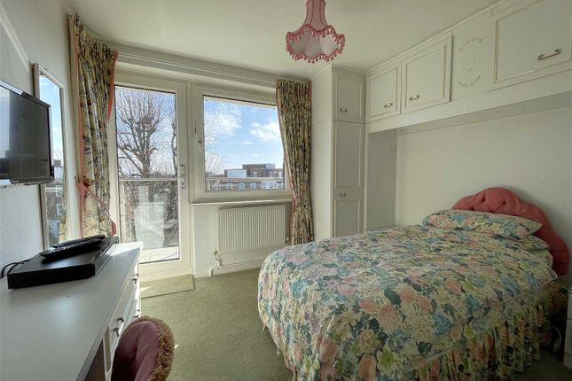 Flat for sale in Charminster, Craneswater Park, Southsea