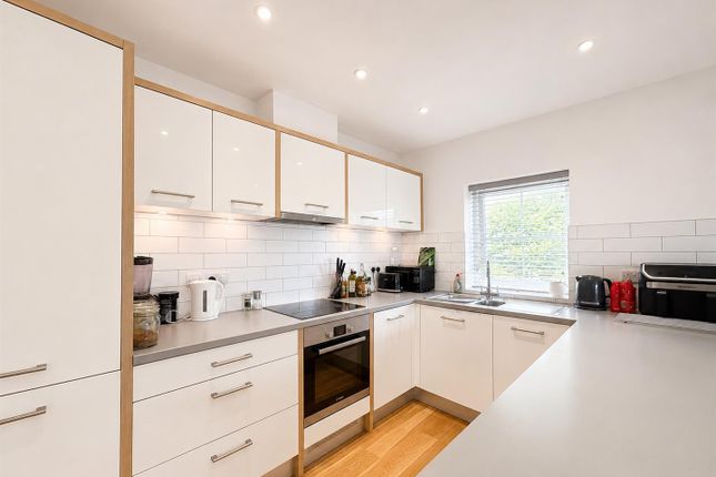 13, Franks Close, Burgess Hill photo 4