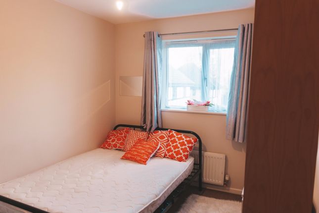 Thumbnail Shared accommodation to rent in Central Bedfordshire, 8Lp, UK