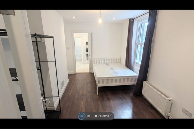 1st Floor Ensuite Bedroom